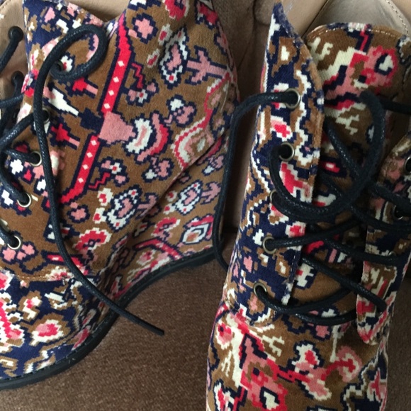 Urban Outfitters bohemian velvet shoe - Picture 2 of 6